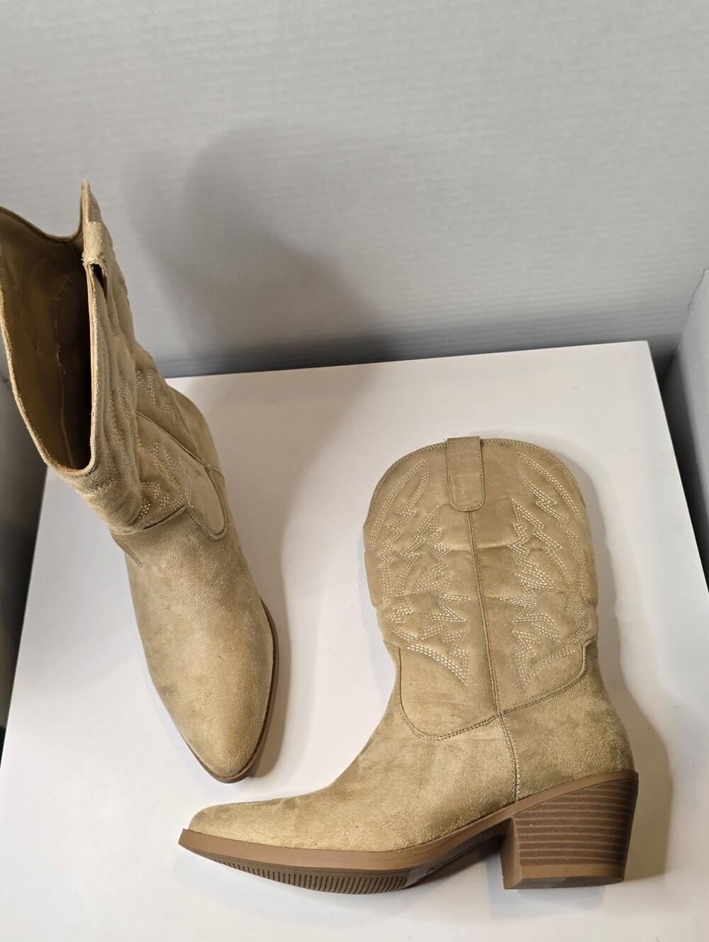 Unionbay Light Tan Faux Suede Cowgirl Boots Size 10